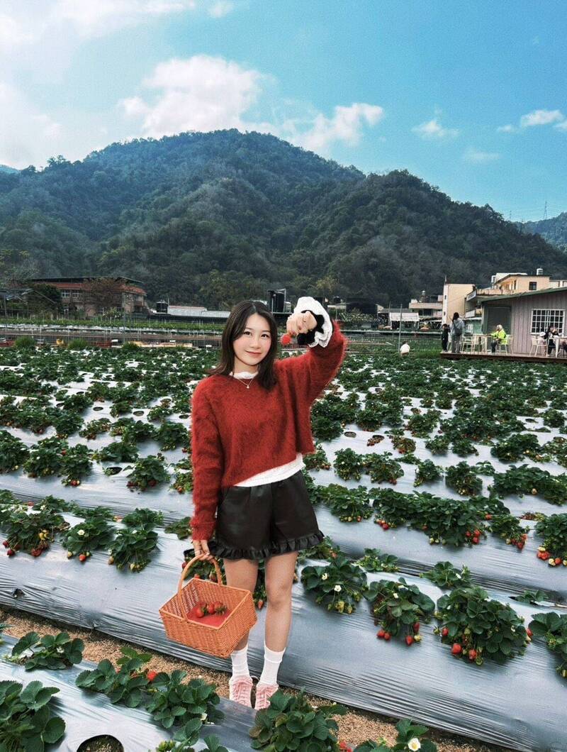 劉瀞堯著便服時外型柔美可人丶換上軍服則是一整個戰車排的剛強排長，「鋼鐵之花」可說是名符其實。（圖：陸軍司令部提供）