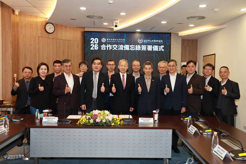 中科院已與國家資通安全研究院（資安院）簽署合作備忘錄（MOU），合作範圍聚焦於關鍵基礎設施資安防護、跨國網路攻防演練、資訊安全能力成熟度評估與我國資安治理成熟度評估方法相關領域、零信任架構、 AI 產品和系統評測與資安情資分享等與資通安全等議題。（圖：取自中科院公共關係室臉書專頁）
