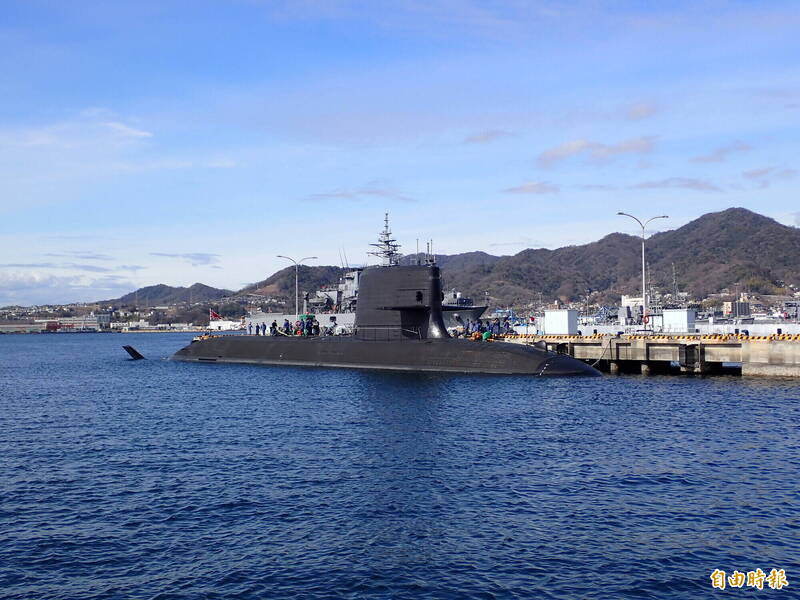 日本只有橫須賀和吳港可以看到潛艦，在吳港更可以近距離觀看潛艦，現在已是著名旅遊景點。（記者陳鈺馥攝）