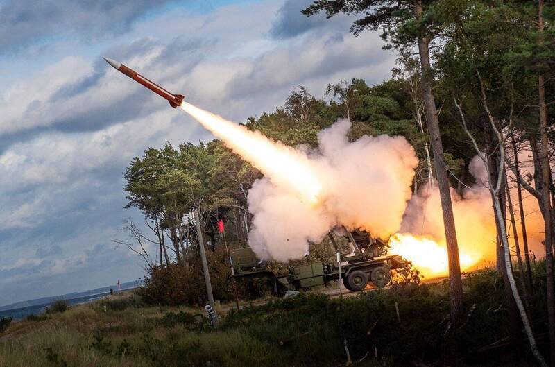 波蘭武裝部隊的愛國者防空飛彈連，去年首度以IBCS系統實射愛國者二型GEM-T飛彈，創下該系統在美國境外運作實測的新紀錄。（波蘭國防部官網）