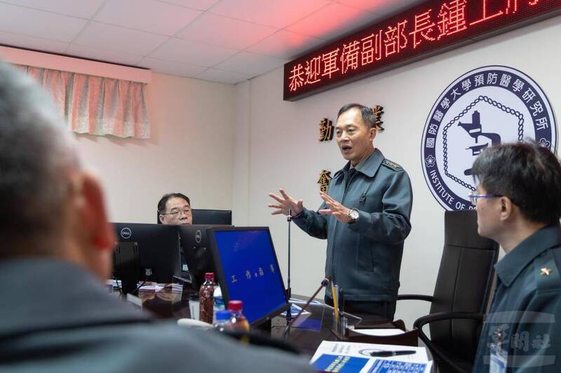 鍾副部長期勉單位持續精進專業能量。（圖：軍聞社提供）