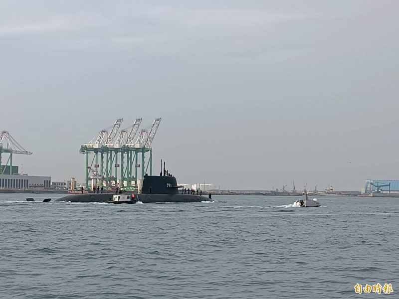 潛艦海鯤號第5次潛航測試。（記者洪定宏攝）