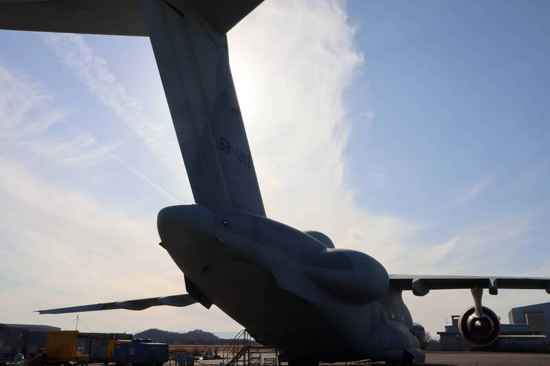 圖為EC-2電戰機的後方照片。（圖取自X@jasdf_adtc）