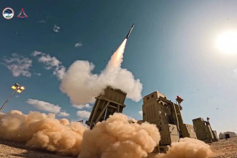 以色列的鐵穹（Iron Dome）系統是由拉斐爾先進防禦系統公司與以色列航太工業共同研發的全天候機動型防空系統，它是目前世界上第一套經過實戰淬煉的「反火箭、砲彈及迫擊砲」（C-RAM）系統。圖為以色列「鐵穹」防空系統發射攔截飛彈。（圖：以色列國防部）