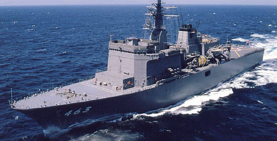 浦賀級 （Uraga） 掃雷母艦，作為海上移動指揮中心與補給基地。（圖：取自日本海上自衛隊網站）