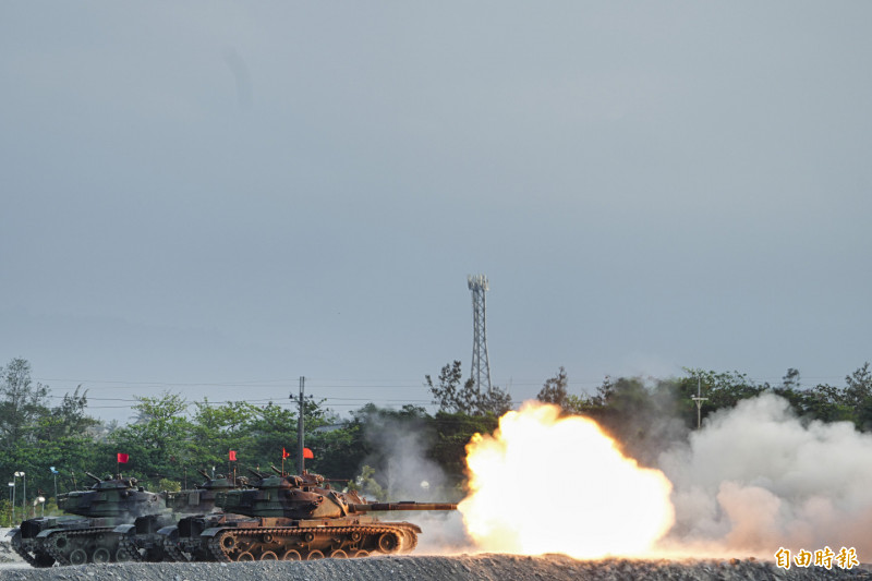 戰車近距離射擊，十足震撼。（記者劉人瑋攝）