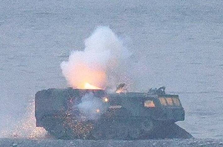 敵人登陸下場就是這樣！ 陸軍台東「正義操演」實彈打爆退役裝甲車