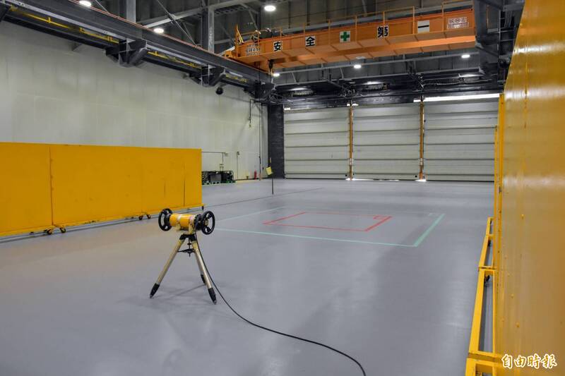 圖為X光棚廠，中間X光發射器內有放射性貴金屬，通電後會打出X攝線，周圍有鉛板防護防止輻射洩露。（記者吳哲宇攝）