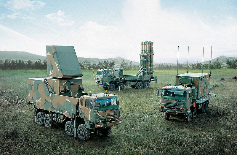 南韓自製的「天弓二型」（천궁-II）中程防空飛彈系統，2024年獲出口訂單，將以新台幣823億餘元的價格出售給伊拉克。（取自南韓LIG Nex1公司網站）