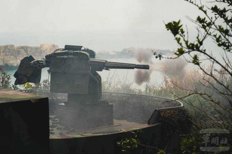 東引「忠義操演」實彈射擊  遠距操控「近程防衛武器系統」火力驚人