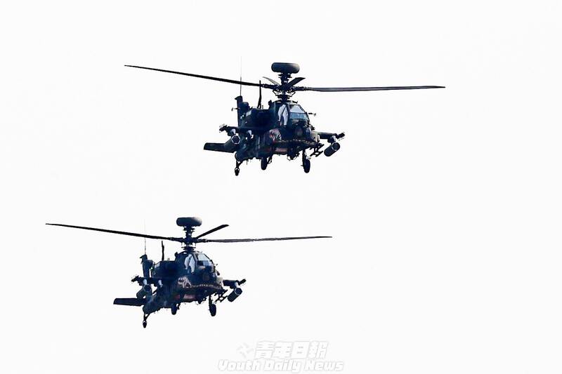 陸軍601旅以駐地龍城營區所在的龍潭為「龍潭虎穴」外觀設計發想，為2架AH-64E（編號811、813）換上全新「猛虎」彩繪塗裝，進行全民國防教育宣導活動。（圖：取自青年日報臉書專頁）