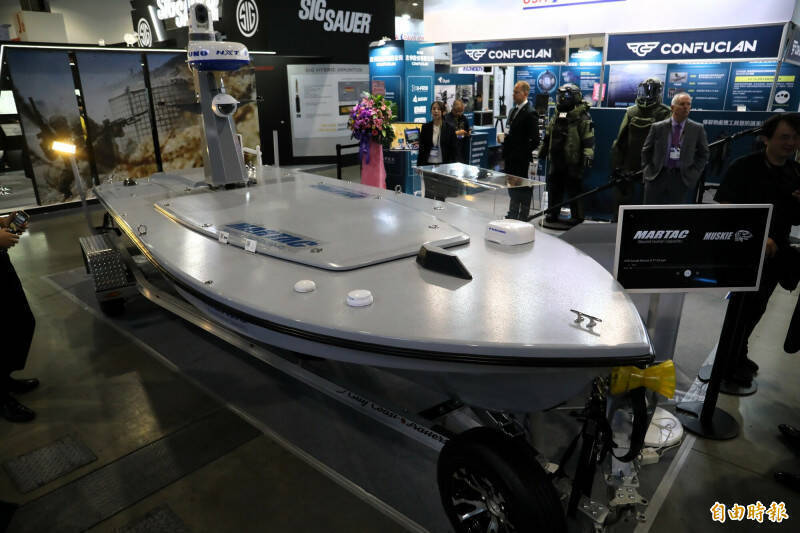 去年9月國防展中展示的美商「Muskie M18」無人水面艇，最大航速50節以上、航程500浬以上，可抗4至6級海象，是美軍現役裝備。（資料照，記者陳治程攝）