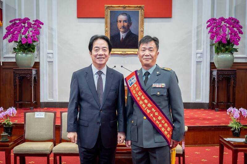 多次參與救災丶協助緊急救護  朱河銘士官長榮獲「十大生命救援獎」