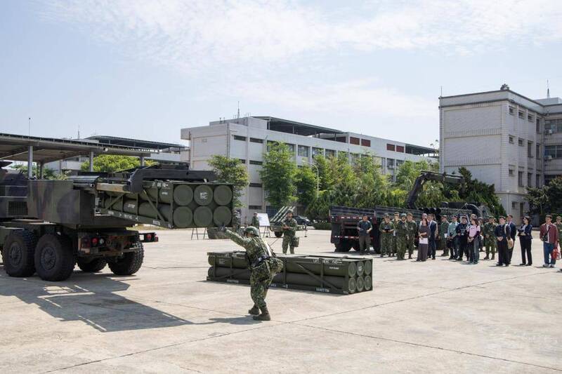 58砲指部官兵進行海馬士飛彈車操演。（圖：軍聞社提供）