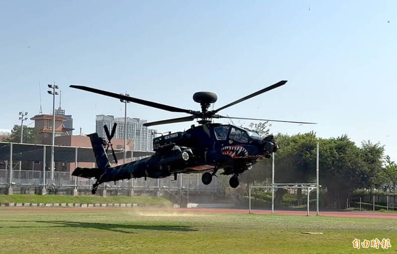 雷雨攪局！逢甲軍展只見劍二飛彈車 阿帕契拚明天現身