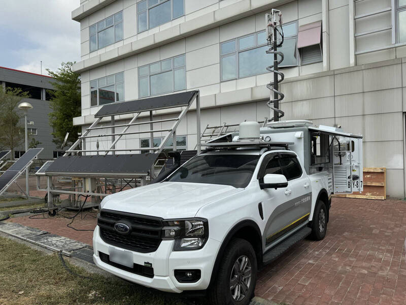 由數位發展部建置丶搭載衛星通訊設備的應變網路行動車。（圖：取自數發部網站）