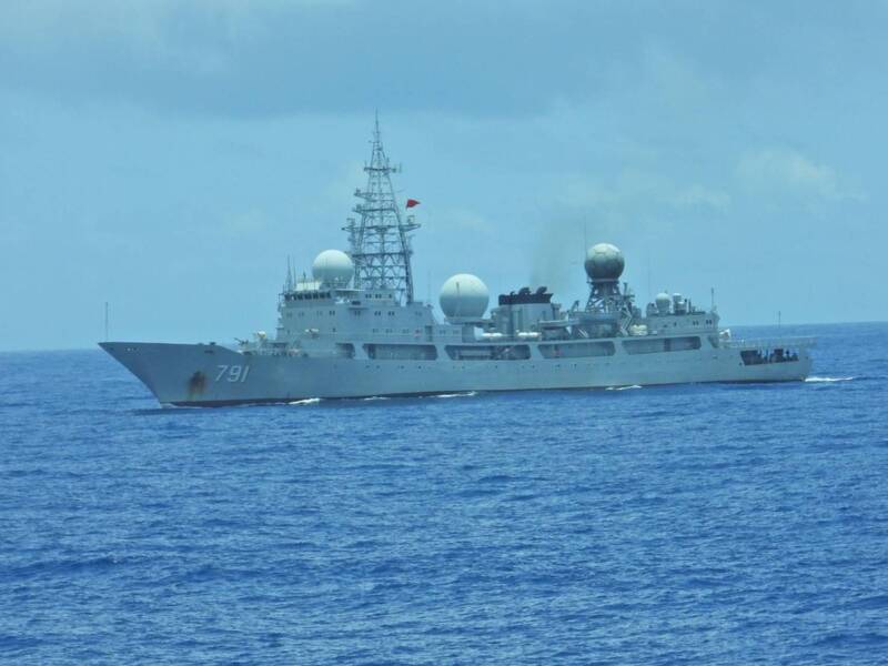 圖為中共815型電子偵察艦「北極星號（舷號791）」，過往就常與海巡船隻對峙。（圖取自海巡署）