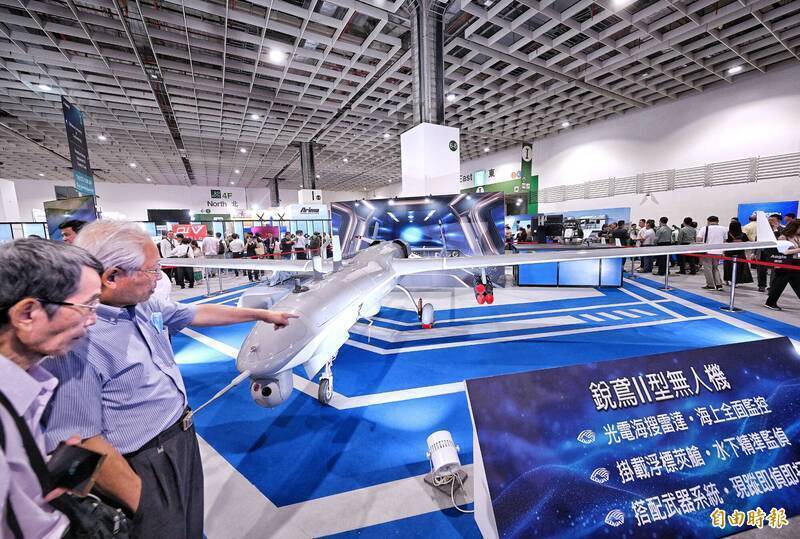 「銳鳶二型」無人機奠基於「銳鳶一型」技術，花了2年時間改變外型、發動機、放大機體，不僅只用於情監偵任務，甚至可以用於偵潛用途，或成為多用途的「瑞士刀」。（資料照，記者方賓照攝）