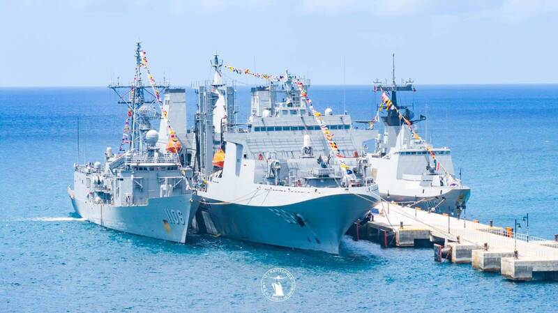 海軍敦睦艦隊睽違23年造訪聖克里斯多福 當地1500名民眾登艦參觀