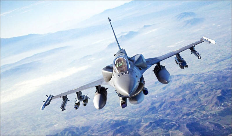 空軍將迎F-16V BLK70、愛三MSE飛彈 與美簽5.7億元支援服務案