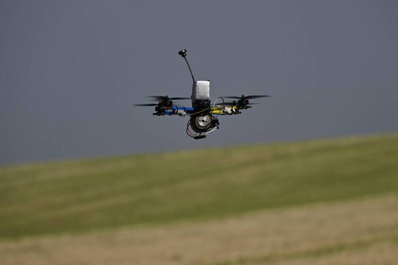 俄烏、美伊衝突後 溫約瑟：共軍編FPV訓練大綱、緊盯定翼自殺無人機