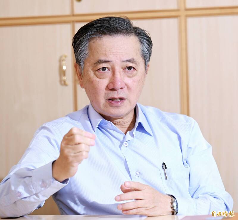 前美國國防部官員胡振東接受本報專訪，直言美方清楚是誰在阻擋我國國防預算，且「騙不了台灣人民，也騙不了美國的人」。（記者方賓照攝）