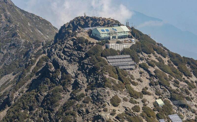 玉山氣象站高山氣象資料蒐整與預報任務。（圖：軍聞社提供）