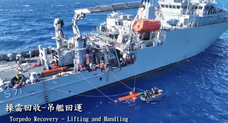 將操雷吊艦回運。（台船提供）
