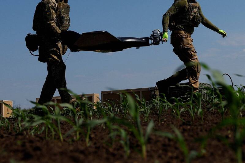 「蜘蛛網行動」滿1週年 澤倫斯基讚揚烏軍無人機當今作戰實力