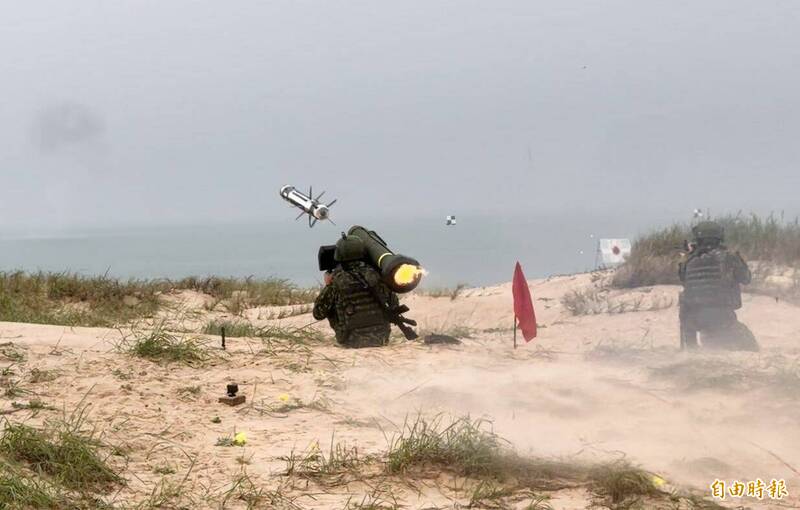 國軍標槍飛彈「頂攻」影片一次看！ 專打戰甲車脆弱頂部「開罐頭」