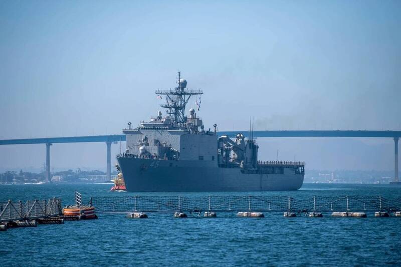 兵分兩路？ 美拳師號兩棲突擊艦在南海 下轄登陸艦已抵達中東