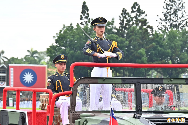 陸官校慶不畏風雨 雨中完成閱兵儀式 展現堅定意志與軍人毅力
