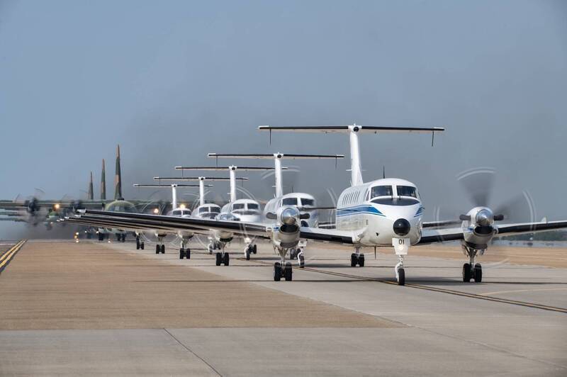 空軍現役3型行政專機艙內大解密 這款機型「讓人不得不彎腰」