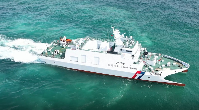 中國「秀山艦」編隊侵擾東部海域 海巡署:「八里艦」等艦全程監控
