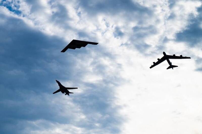 B-2、B-1B、B-52罕見同框 美軍3款戰略轟炸機飛越華府