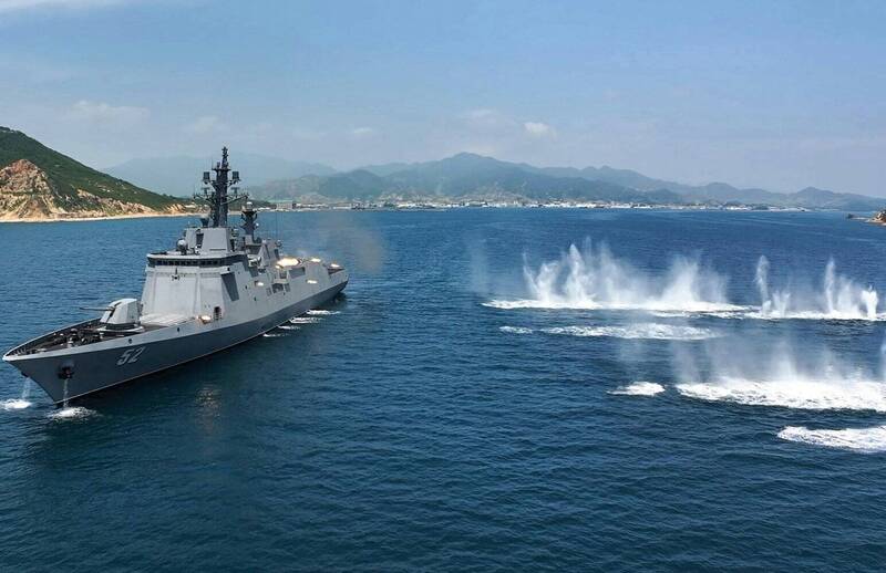北韓姜健號外觀現代戰法復古 舷側大量「副砲」打擊無人機