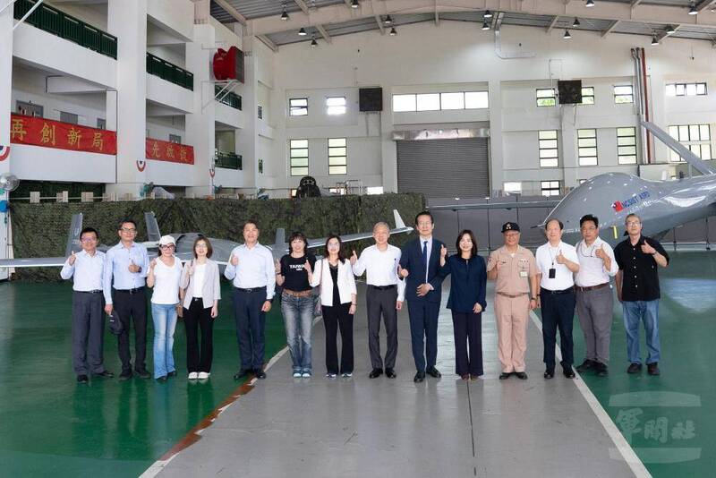 銳鳶二型、騰雲無人機起死回生? 馬文君等立委考察中科院航研所