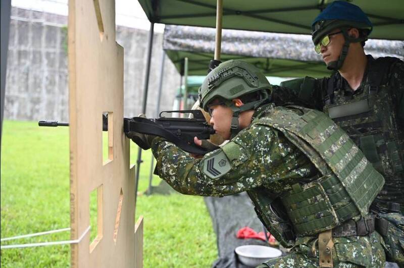 特戰女兵蕭紫云自願參與14天教召 無人機操作、城鎮戰課程讓她驚豔