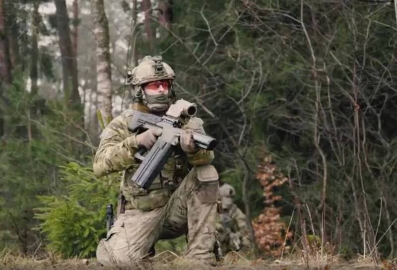 可穿牆打敵軍、射下空中無人機 HAMMR 40公厘榴彈槍要爭美軍訂單