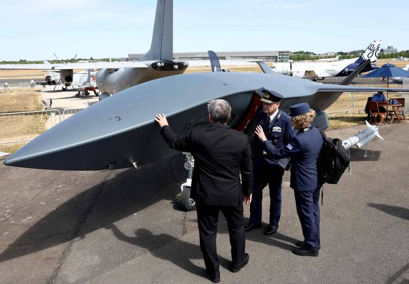 波音擴產愛三尋標器應對中東消耗戰 MQ-25無人加油機邁入小批量生產