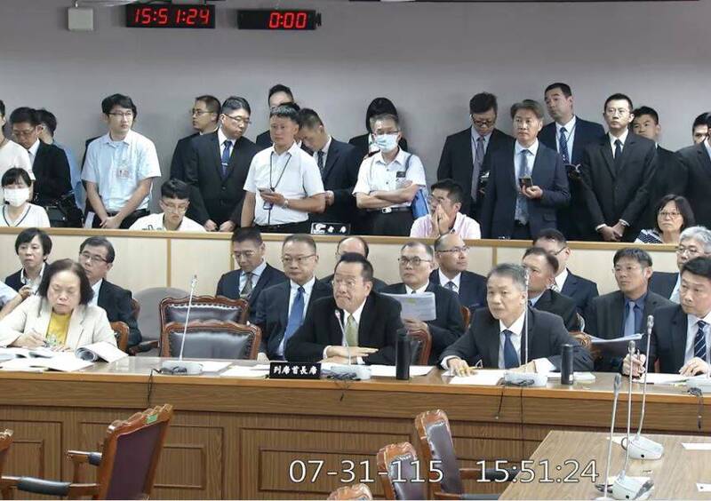 立法院昨日針對國防部所屬預算進行黨團協商逐案審查，國防部長顧立雄率國防部相關官員備詢，為爭取核心預算進行說明。（圖：取自立法院議事直播畫面）