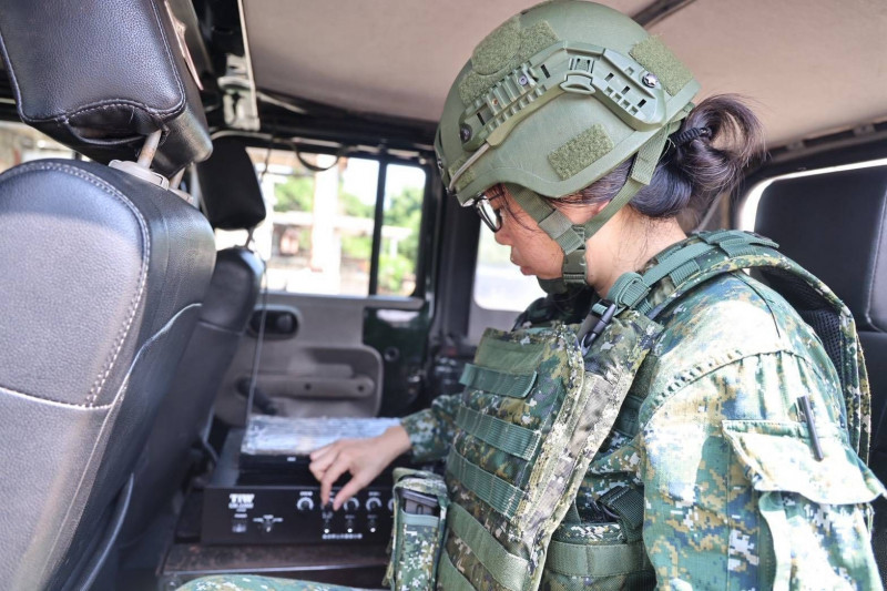 金防部出動心戰喊話車，以利疏導民眾注意配合軍事行動。（金防部提供）