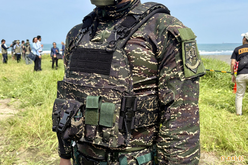 漢光42》1秒解扣! 海陸新式戰術背心輕鬆穿脫 友軍官兵好羨慕
