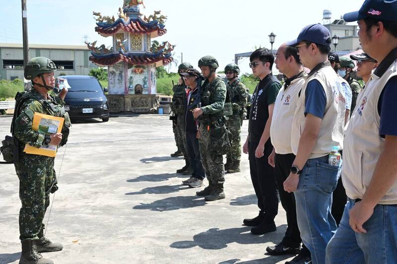 漢光42》漢光演習架路障鄉親錯愕! 在地後備軍人出馬神救援