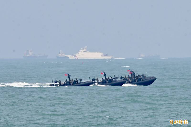 漢光42》聯手護台!海巡八里艦、海陸突擊艇「同框」畫面曝