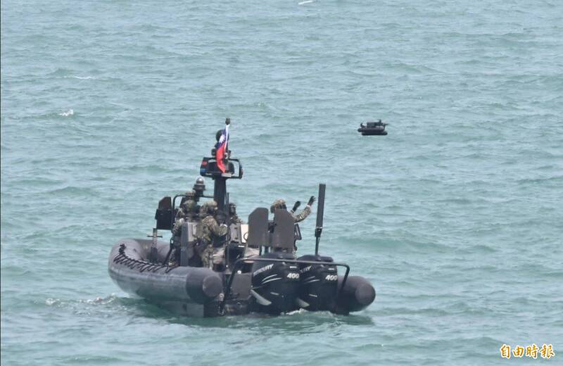 人攜刺針丶標槍飛彈登上突擊艇出海 陸戰隊「4艇編組」戰鬥力爆表!