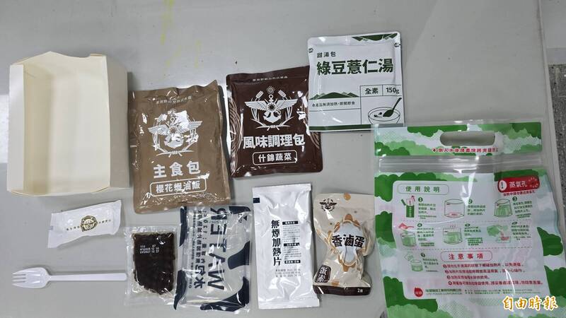 國軍野戰加熱式餐盒。（記者方瑋立攝）