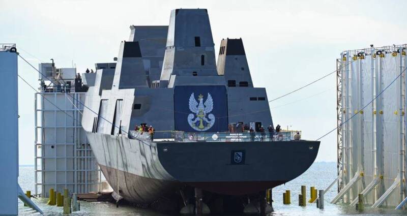 波蘭新世代巡防艦「狂風號」下水!高聳「海上堡壘」引發熱議