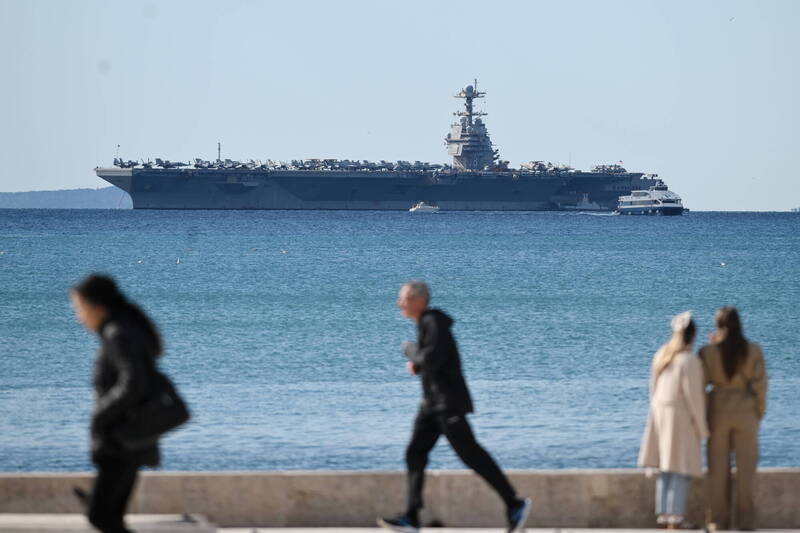 川普要幹麻?新型福特級航艦要改回蒸氣彈射 外媒不解、廠商跳腳