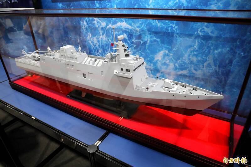 受到主機交貨延遲影響，2艘輕巡艦原型艦的交艦期程將推遲到116年才能交艦（資料照，記者陳治程攝）。至於輕巡艦的後續量產型艦，則將調整為放大版的沱江級艦，為雙船體的火力艦。